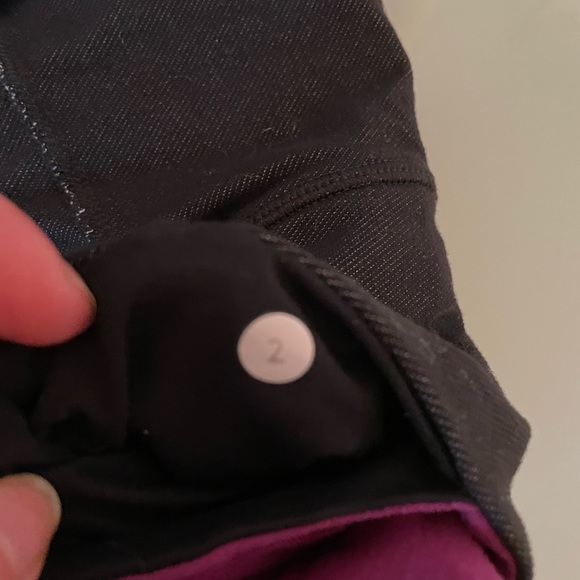 Lululemon Button Capri size 2 - Picture 6 of 8